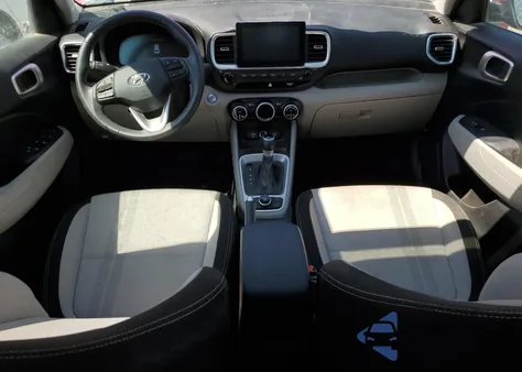 2025 Hyundai Venue Sel z USA, uszkodzony, nr VIN KMHRC8A33SU355631